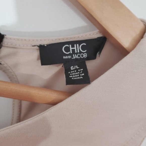 CHIC by Jacob- Pleated Cream Tank Blouse with Black Tie Sash- Size Large - Picture 6 of 8